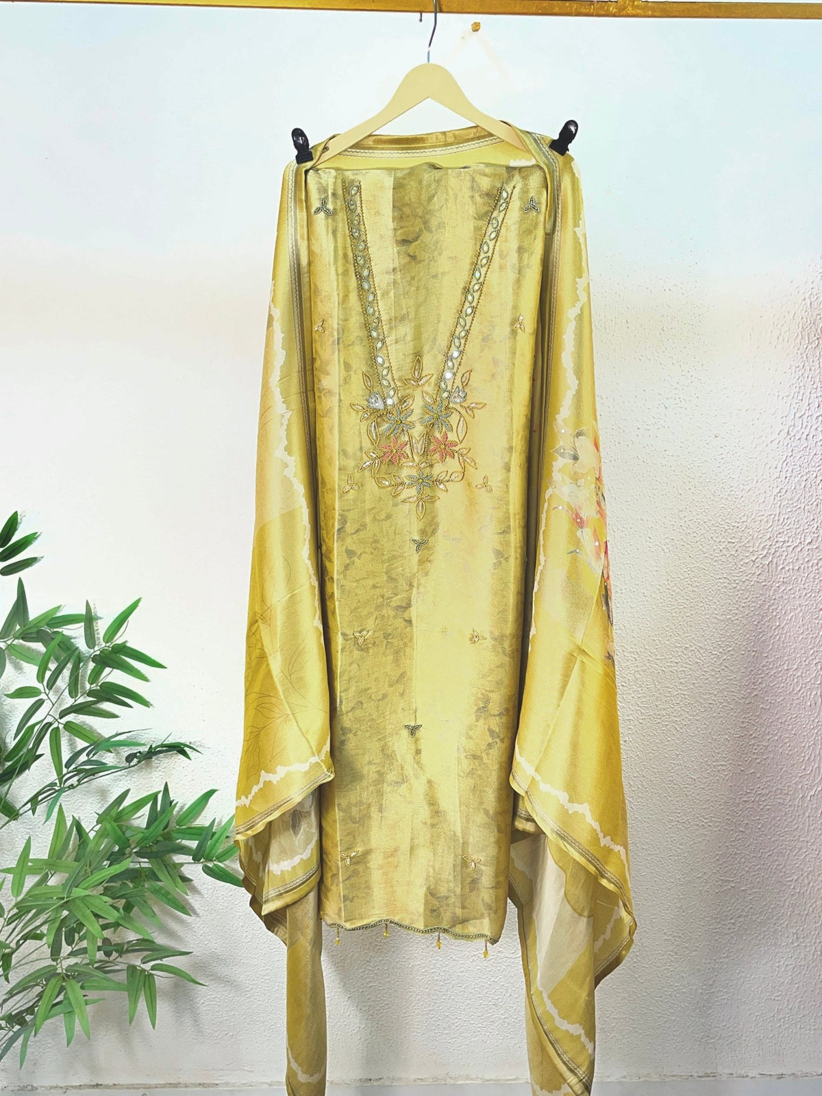 Garden Bloom Slik Unstitched Suit Set - J.BEHARI